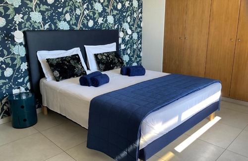 Le Ricanto Bed & Breakfast | Suite avec 2 chambres d'hôtes pour 1 à 4 personnes avec vue mer, terrasse, climatisation, parking privé, proche port et aéroport, petit déjeuner inclus