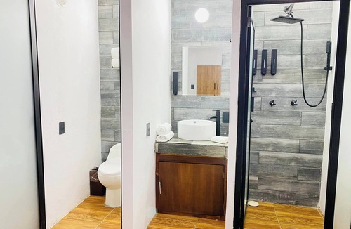 De Mexicanos Hotel | Suites del Barrio Hotel