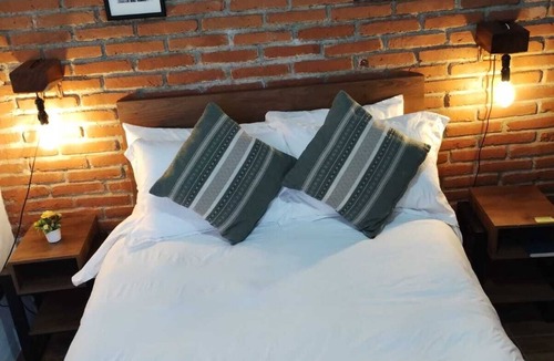 De Mexicanos Hotel | Suites del Barrio Hotel