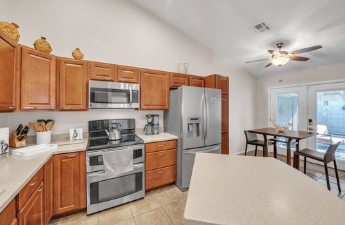Paradise Valley Village House | Summer all year round by RedAwning