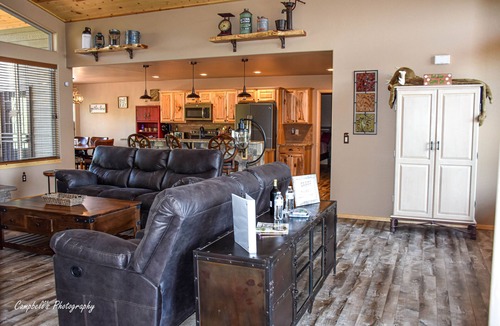 Show Low Cabin | Summer Cabin Getaway with a Pine Tree View!