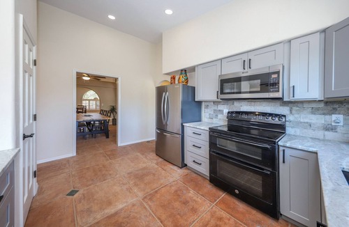 Monte Del Oro House | Summer Oasis | Sparkling Pool & Mountain Views