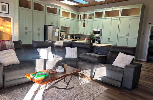 Torreon House | Sunshine, Golf & Cabin Vibes Pet-Friendly Summer Escape