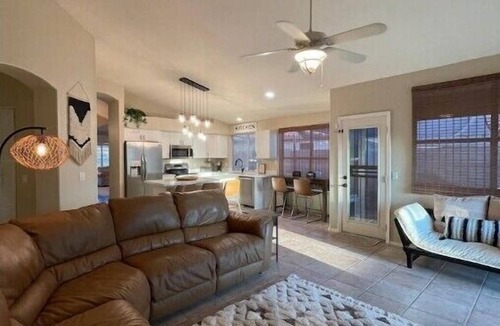 Arrowhead Ranch House | Sunshine Oasis