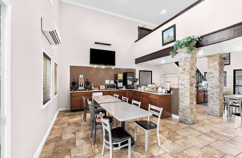Goodyear Hotel | Super 8 by Wyndham Goodyear/Phoenix Area