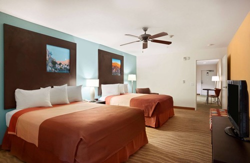 Indio Hotel | Super 8 by Wyndham Indio