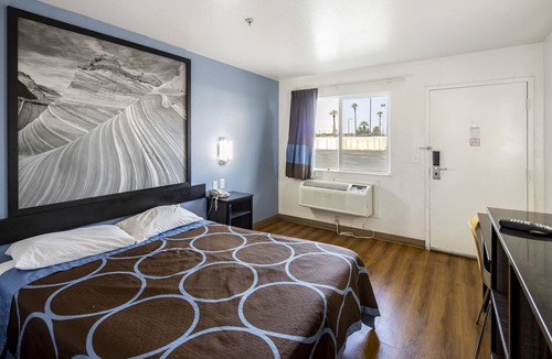 Alhambra Hotel | Super 8 by Wyndham Phoenix West