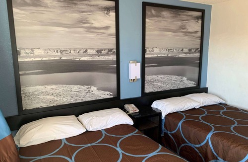 Alhambra Hotel | Super 8 by Wyndham Phoenix West