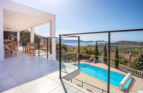 Lumio Villa | Superb 6 Bedroom Villa, Sea View, Swimming Pool & Pétanque, 5mn from the Beach