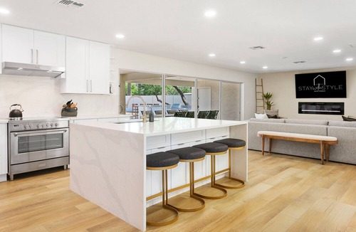 Village Estates House | SWSS 8BR Palms Away Estate | Pool, Hot Tub, Sport Court, Putting Green & Games