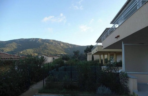 Belvedere-Campomoro Villa | T3 Les pieds dans l'eau: sea view - Air-conditioned, equipped apartment - Golf Campomoro