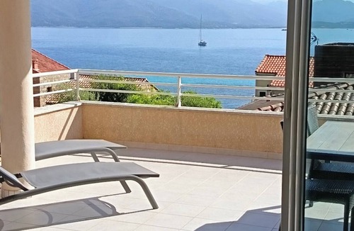 Belvedere-Campomoro Villa | T3 Les pieds dans l'eau: sea view - Air-conditioned, equipped apartment - Golf Campomoro