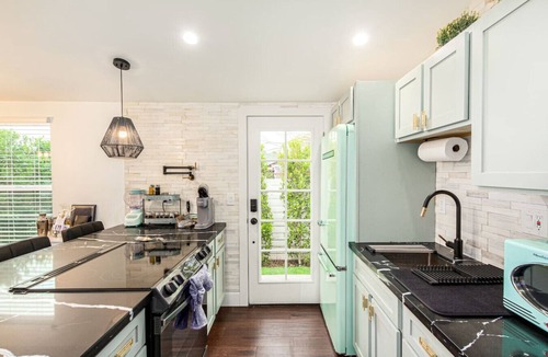Garfield House | Taylor Street Retreat A | Downtown | Walkable