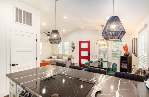 Garfield House | Taylor Street Retreat A | Downtown | Walkable