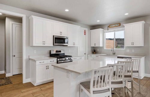 Washington House | The Bend at Paseos: Dog Friendly, Hot Tub, Playstation