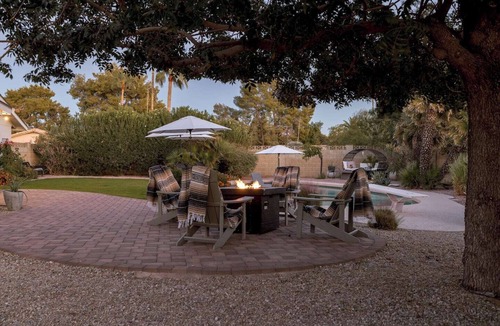 Paradise Valley Village House | The Bloom in Scottsdale sleeps 10 w/pool, firepit, pool table + backyard OASIS