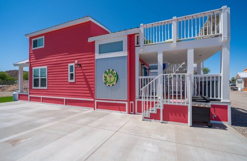 Parker Strip House | The Boozy Bungalow at Roadrunner Resort