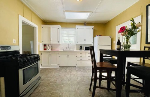 Cottonwood Cottage | The Cactus Blossom: Perfect off Main St. Retreat for Wine Tasting & Exploring