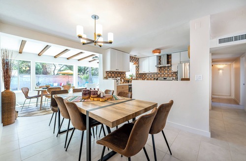 Tucson House | The El Jay. Upscale Designer Home w/Pool. Sleeps 9