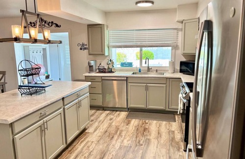 Tempe House | The George Retreat; Desert-Chic 4BR Retreat + Private Pool + Curated Style