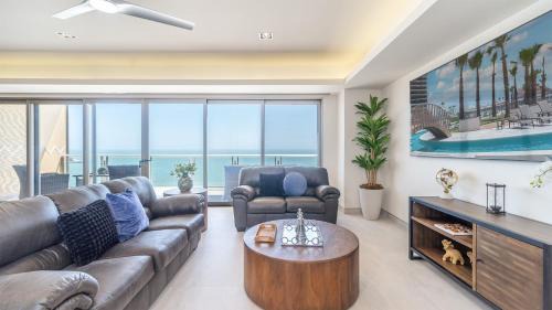 Ferrocarrilera House | The Grand Horizon Élite - 4BR/4BA Beachfront Condo