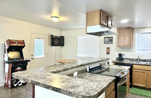 Campus Farm House | The House of Sports- near University, pet friendly!