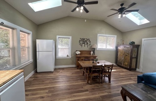 Globe Cabin | The Manager’s Quarters at Ash Creek