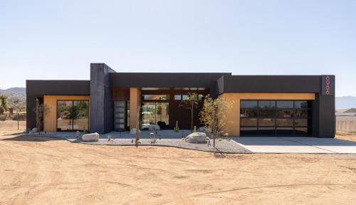 Yucca Valley House | The Monarch by Fieldtrip New Luxury Estate with Pool Spa Resort Amenities