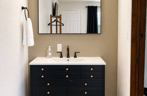 Show Low Hotel | The Phoenix Suite at the Kiva on Main St in Show Low