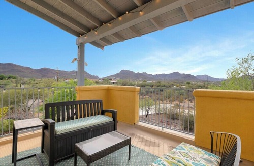 Tucson Estates House | The Saguaro House - Spacious Tucson Getaway - 4 Beds - Mountain Views - Sleeps 8