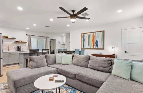Encanto House | The Spot at Tenth Midtown 3BR Home + Private Yard