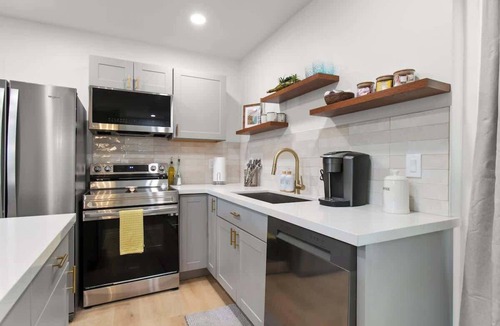Encanto House | The Spot at Tenth Midtown 3BR Home + Private Yard