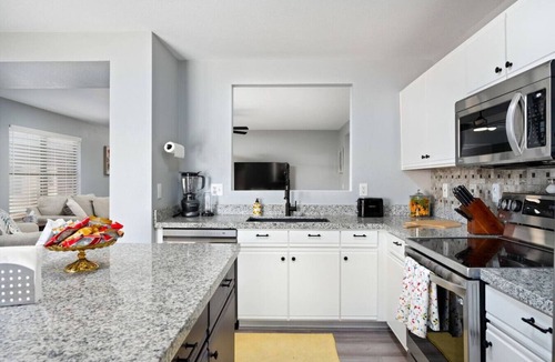 West Point Towne Center House | The Sunflower House Pet Friendly