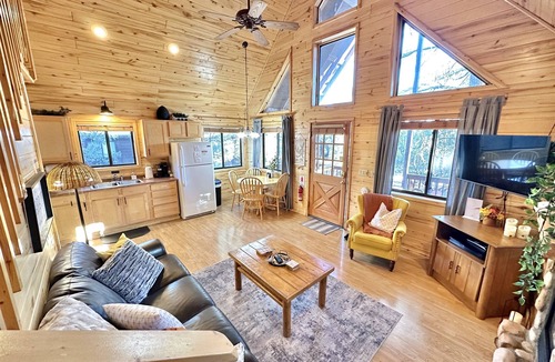 Heber Cabin | The Tamarack | Spa, Updated Décor, Pet Friendly!