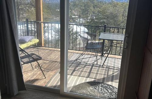 Prescott House | Thumb Butte Chalet Nestled in the Mountains
