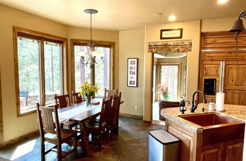 Torreon Cabin | Torreon 1st green Golf Course/Creek/Family friendly nearly 4000 sq ft