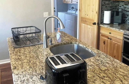 Munds Park House | Tranquil 3Bdr Cabin w/Fully Fenced Backyard