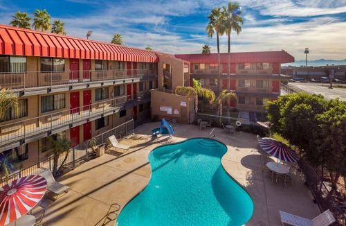 Estrella Hotel | Travelers Inn