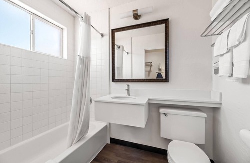Page Hotel | Travelodge by Wyndham Page, View of Lake Powell