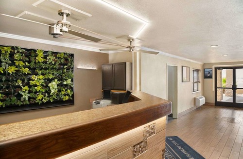 Lake Havasu City Hotel | Travelodge by Wyndham Lake Havasu