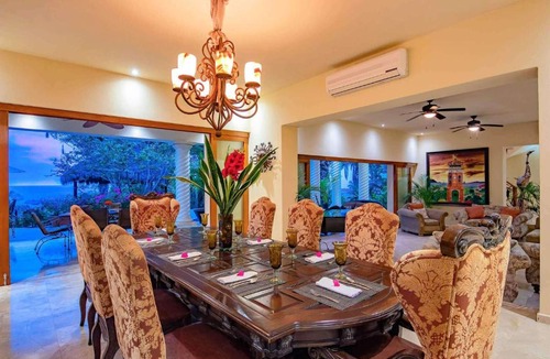South Shore Hotel Area Villa | Treasure from the sea-private beach gate 5 minute walk