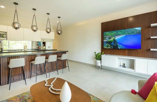 Las Glorias Apartment | Trendy apartment in Versailles