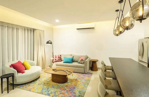 Las Glorias Apartment | Trendy apartment in Versailles