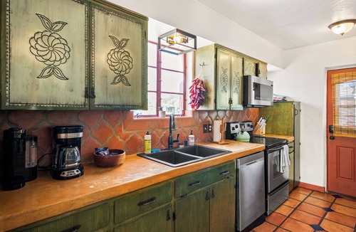 Blenman-Elm House | Tres Palmas - 3BR Adobe Retreat w/Pool