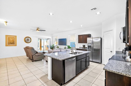 Maricopa House | Tropical Desert Oasis. New built! Family friendly. Grill,Tiki bar&Mountain view.