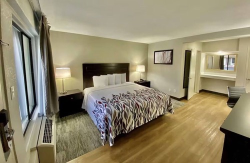 Feldman's Hotel | Tucson Deluxe King Room Near Downtown Dining, Zoo & Stadium Events