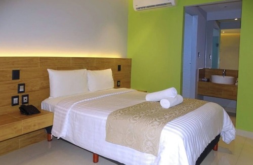 Downtown Cancun Hotel | Two King Rooms w/Rooftop Access + Walk to Restaurants, Park & Local Attractions