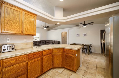 Lake Havasu City House | Two master suites-4BR & 3BA Lake Havasu House with Pool Table, Pool & Hot Tub