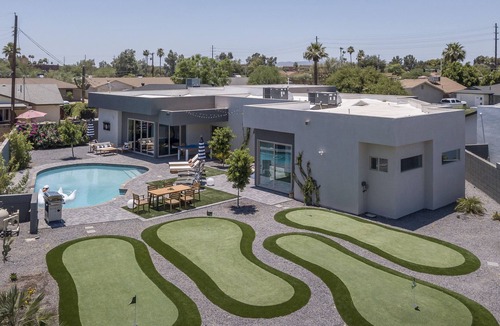 Village Grove House | TWO OLD TOWN LUXE HOMES- PRIVATE POOLS & MINI GOLF