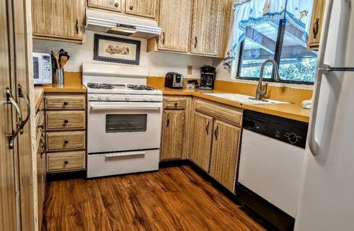 Big Bear Lake House | Unbeatable Location at Snow Summit – 2BR Townhouse Retreat
